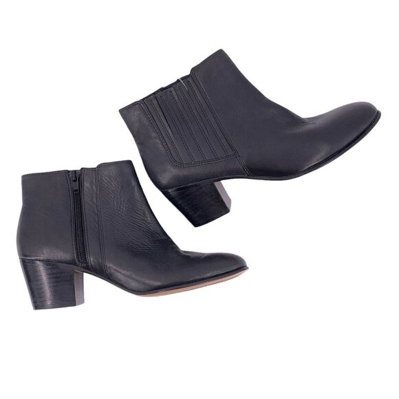 NEW Clarks Black Leather Short Boots Booties Size 6 M - Picture 1 of 7
